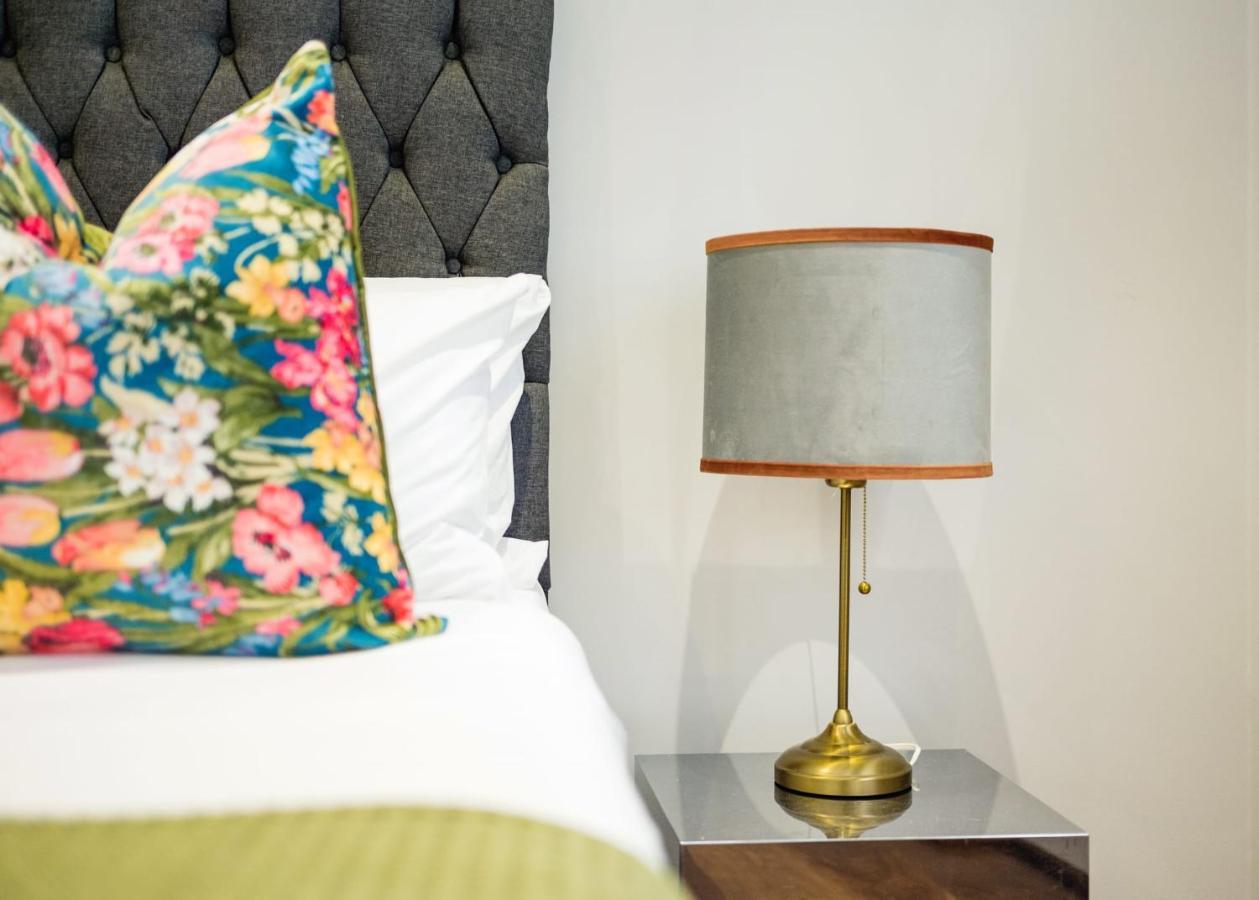 Modernized South Kensington Apartments Лондон Экстерьер фото