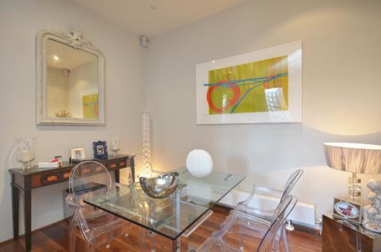 Modernized South Kensington Apartments Лондон Экстерьер фото