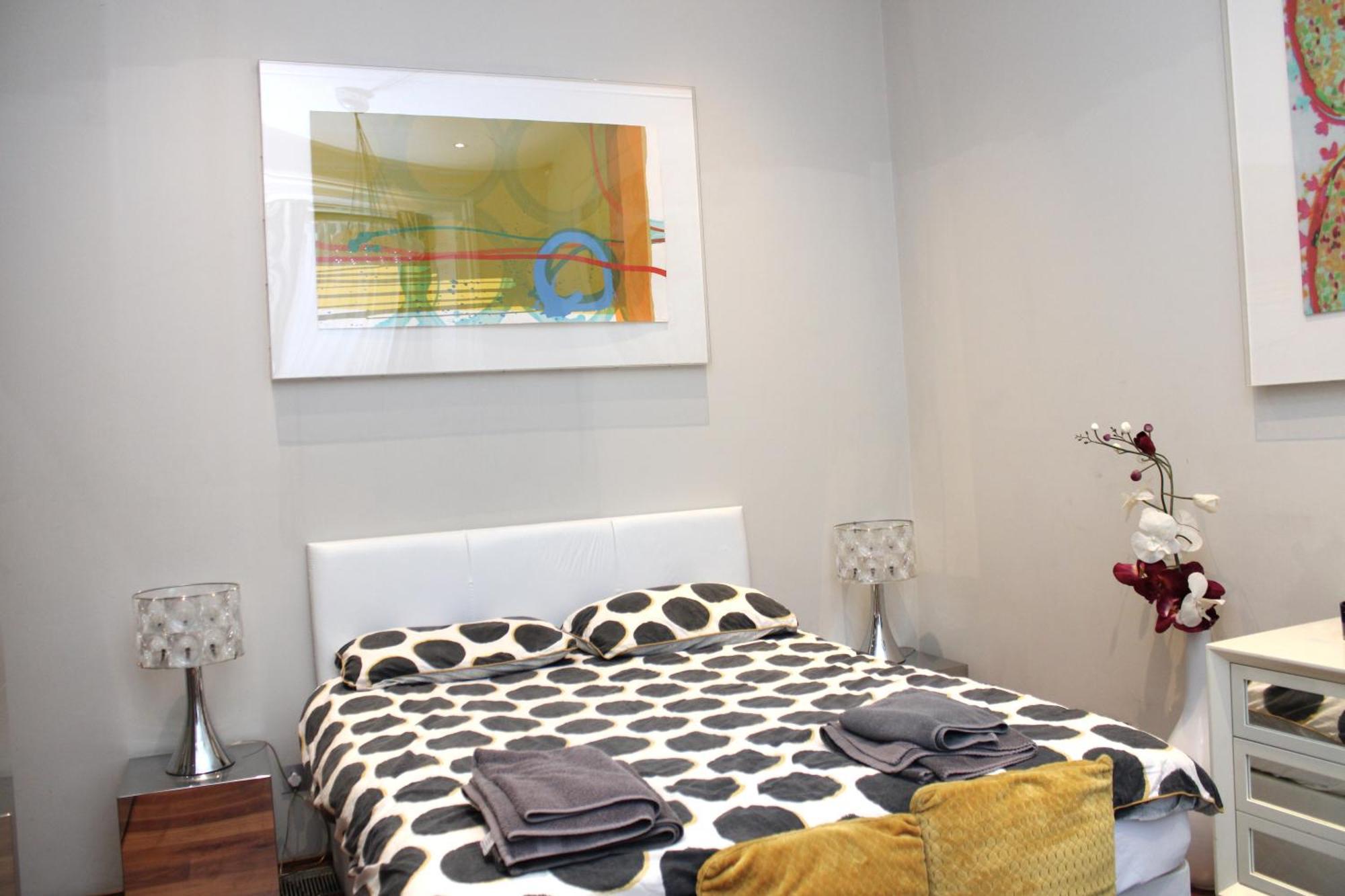 Modernized South Kensington Apartments Лондон Экстерьер фото